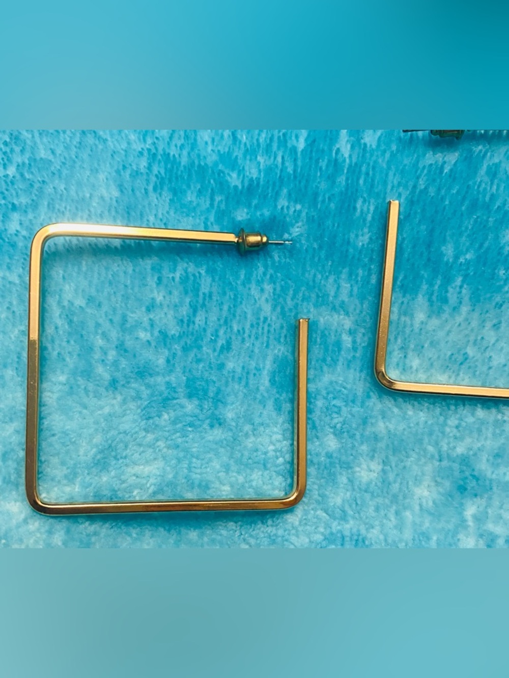 Square gold tone earrings - Picture 4 of 4
